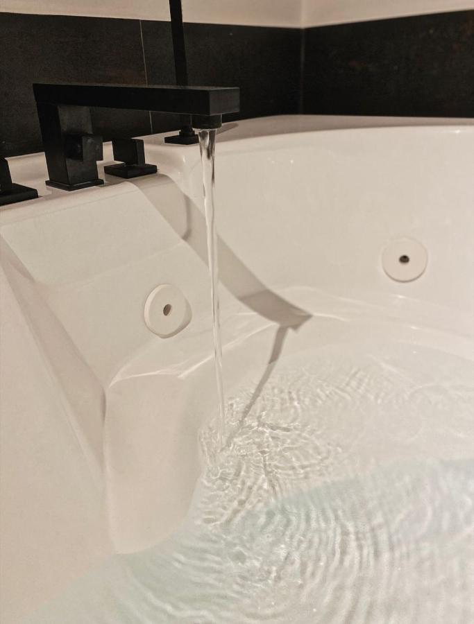 Royalroom2.0-Relaxing Spa & Luxury Apartments リド・ディ・オスティア エクステリア 写真