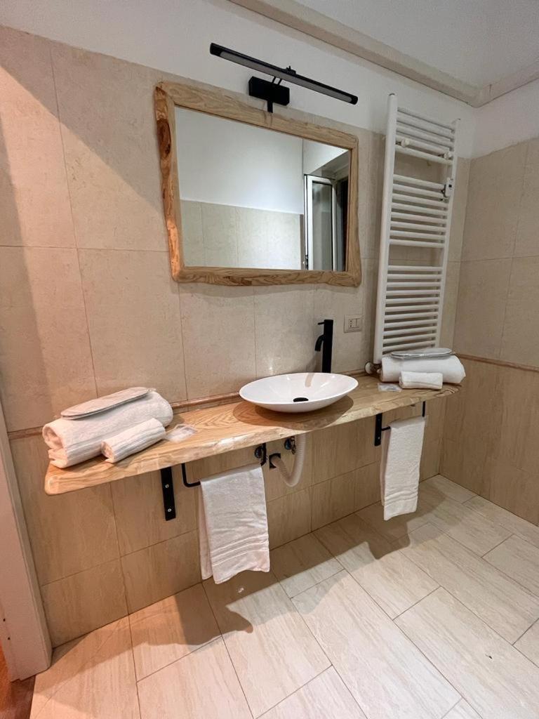 Royalroom2.0-Relaxing Spa & Luxury Apartments リド・ディ・オスティア エクステリア 写真